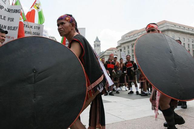 Người Thượng biểu diễn tại Freedom Plaza ở Washington ngày 21/6/