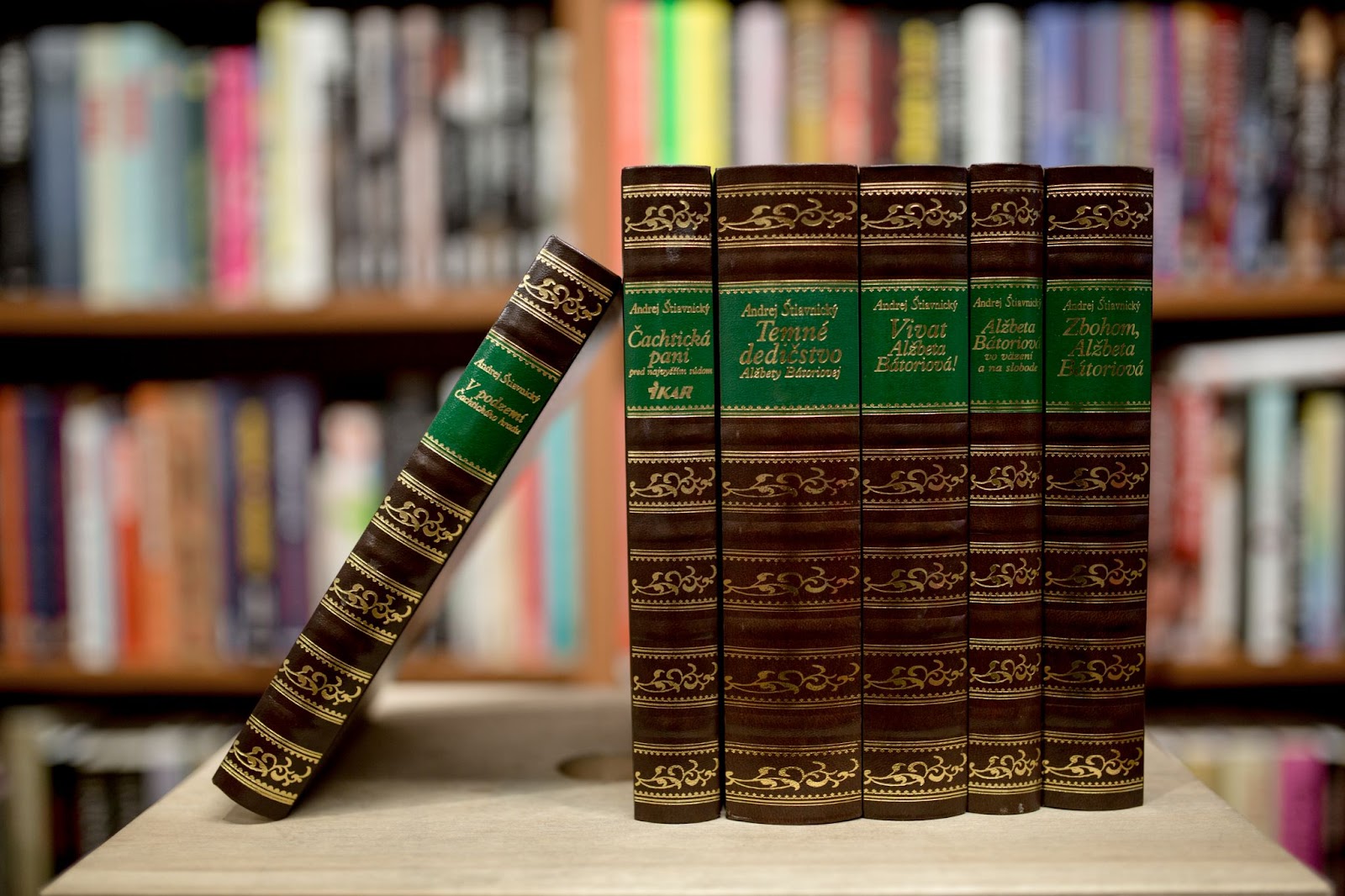Путешествие сквозь века история и значимость рукописей в антикварных магазинах