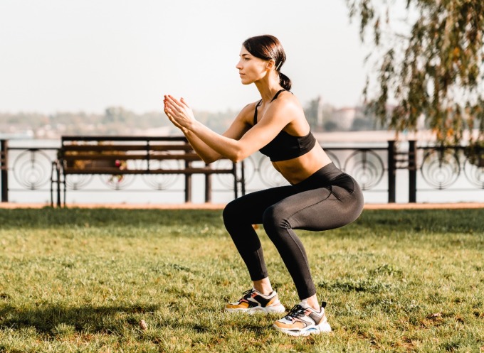 Squat là bài tập đơn giản giúp tăng cường cơ bắp, cải thiện sức khỏe.