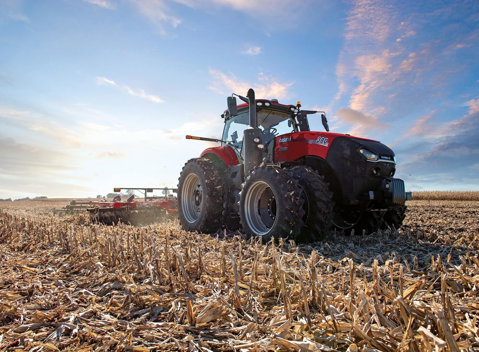 Image of a Case IH Magnum Series tractor.