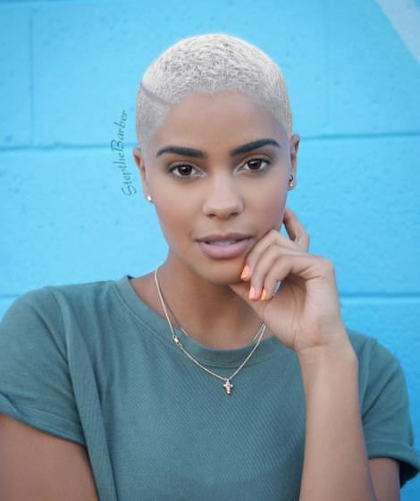 Short hairstyles: Picture showing a blond rocking a low cut