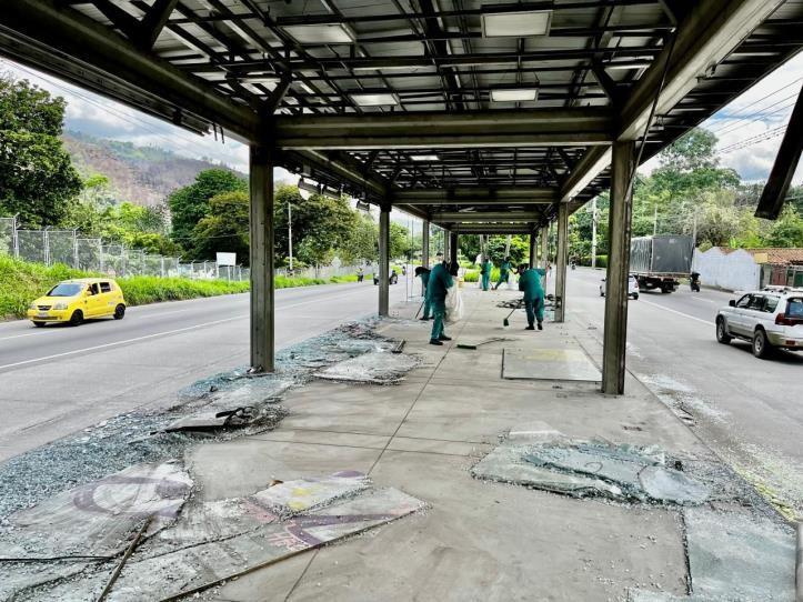 Gerente de Metrolínea denuncia ataques intencionales a estaciones de Piedecuesta y Floridablanca