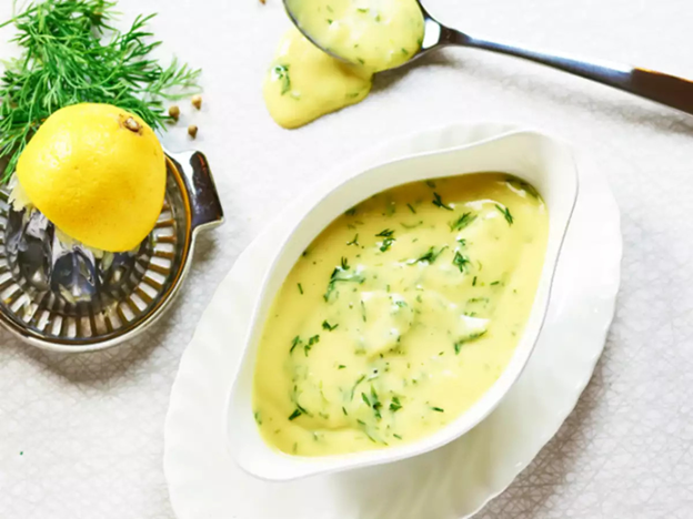 Nước xốt Hollandaise nổi bật với vị chua thanh thanh