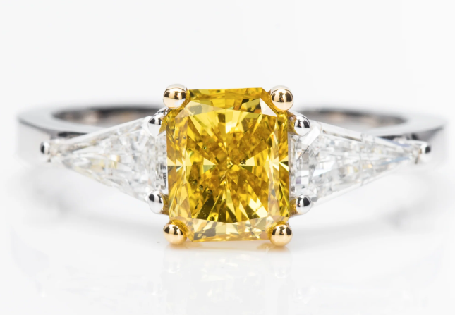 Fancy Vivid Yellow diamond