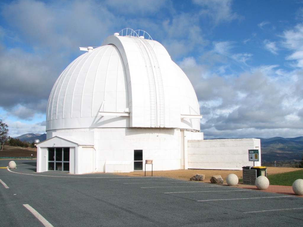 dai-thien-van-nui-Stromlo