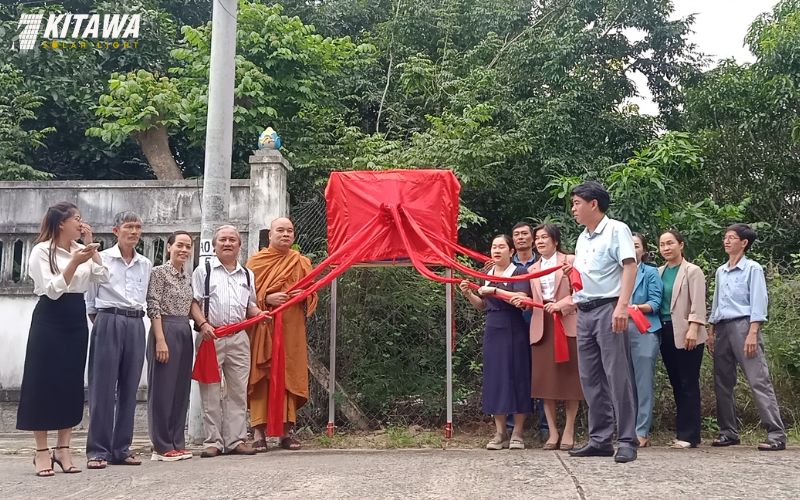 triển khai công trình “Tuyến đường năng lượng xanh” tại xã Cam Hải Tây