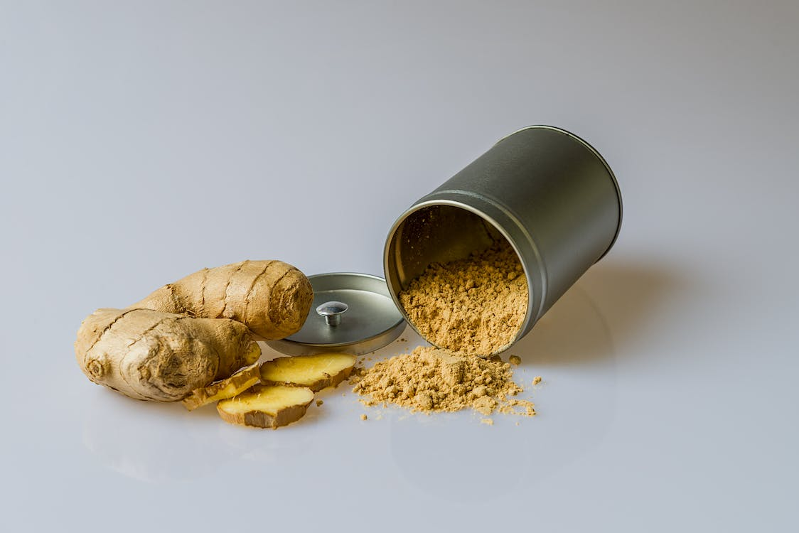 whole ginger and ground ginger