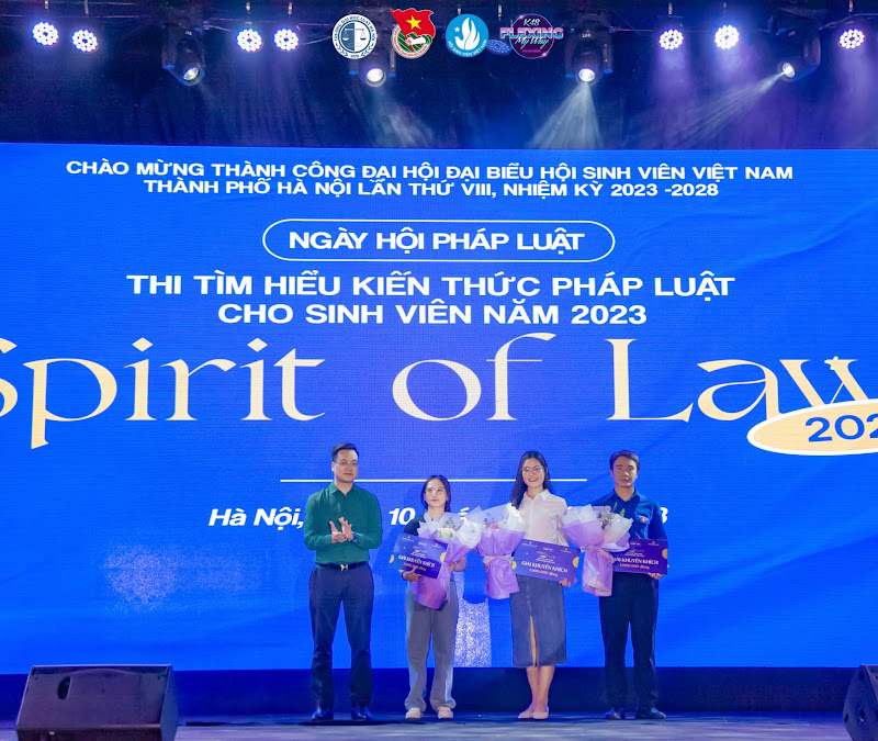 Các hình ảnh trao giải khác tại cuộc thi Spirit of Law 2023