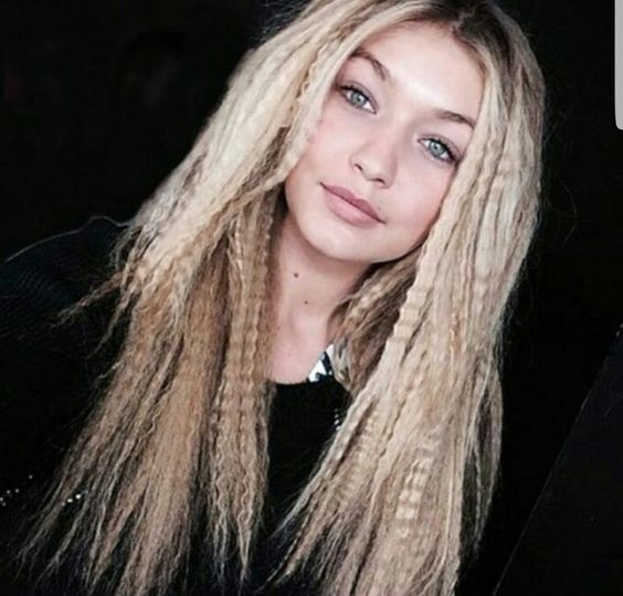 Picture of Gigi Hadid rocking the hair crimping  style