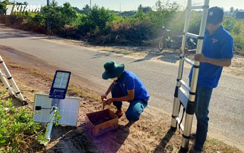 KITAWA đồng hành cùng đoàn thanh niên lắp đèn năng lượng mặt trời cho nông thôn