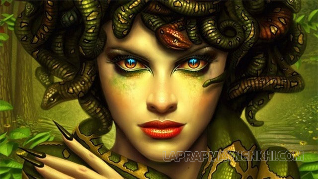 Medusa bị biến thành nữ quỷ đầu rắn