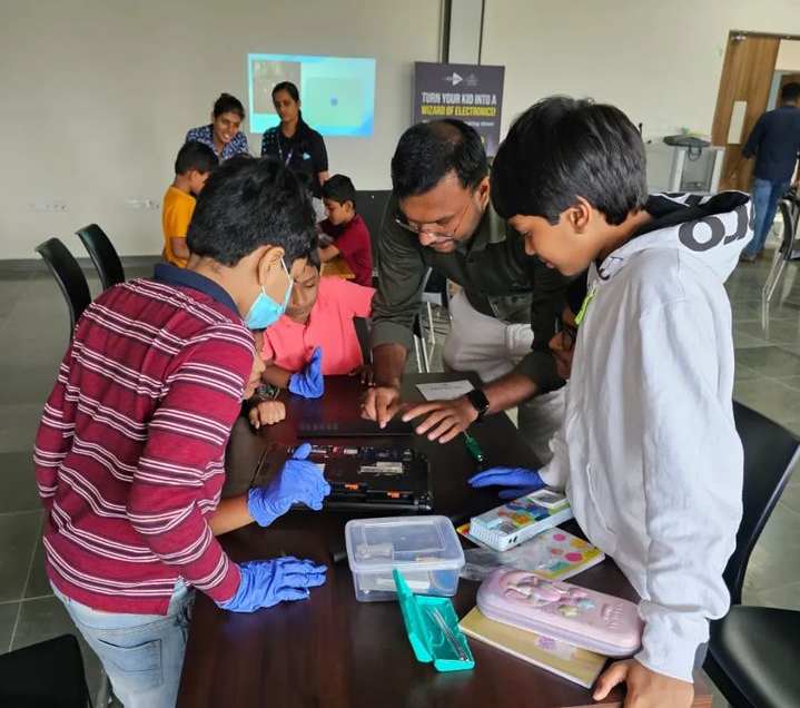 QC chess club students learn skills in virtual reality