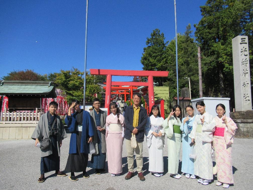 A group of people posing for a photo

Description automatically generated