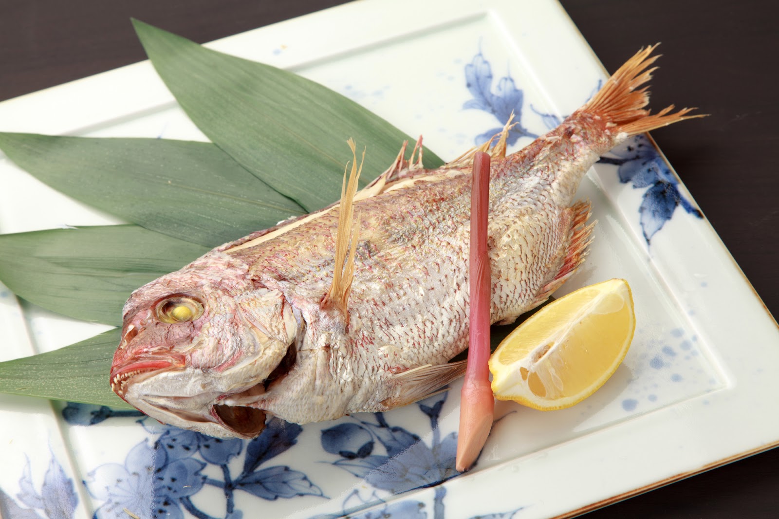 フライパンを使って「小鯛の丸ごと塩焼き」