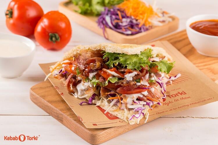 Bánh mì kebab với nước sốt Torki đẳng cấp