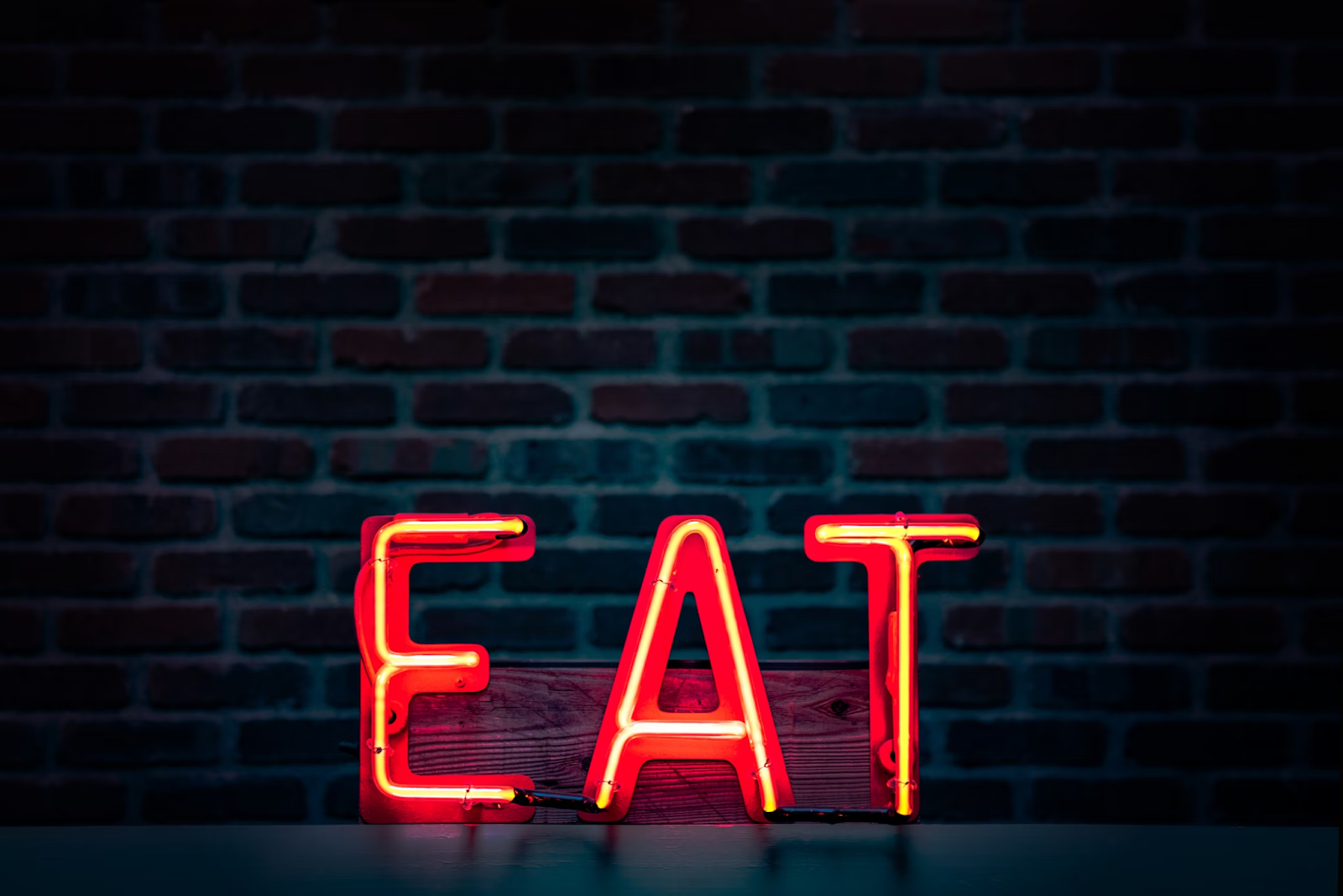 Vantaggi delle insegne al neon alimentate a batteria