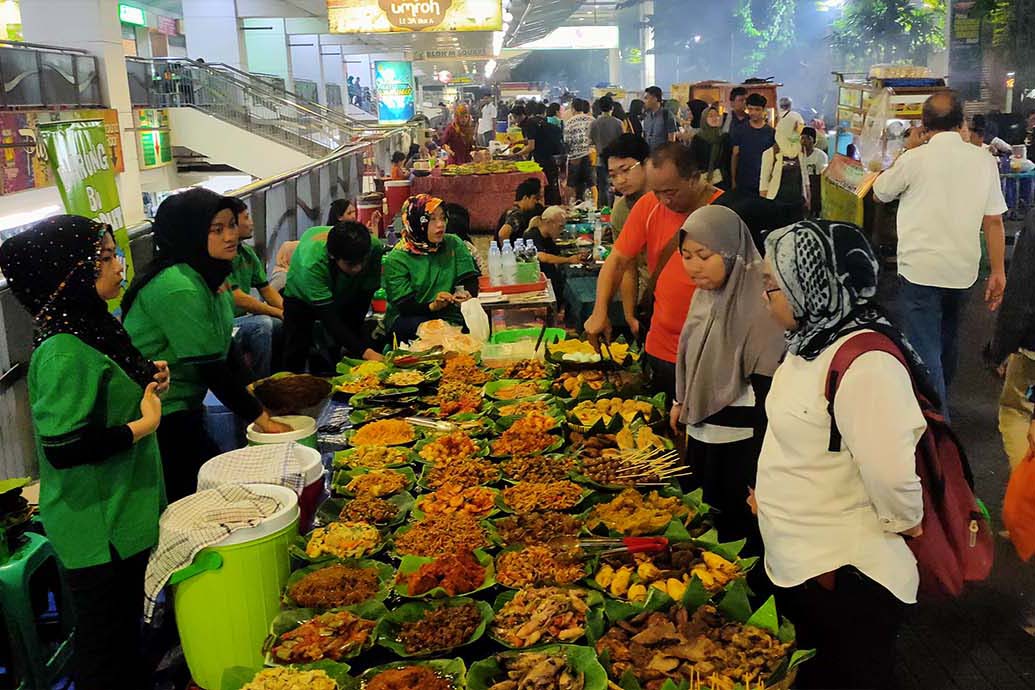 Surga Kuliner di Blok M; Rekomendasi Tempat Makan Wajib Coba!