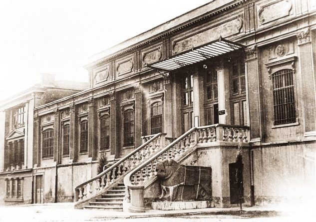 Mimar Vallaury tarafından inşa edilen ilk Sanayi-i Nefise okulu