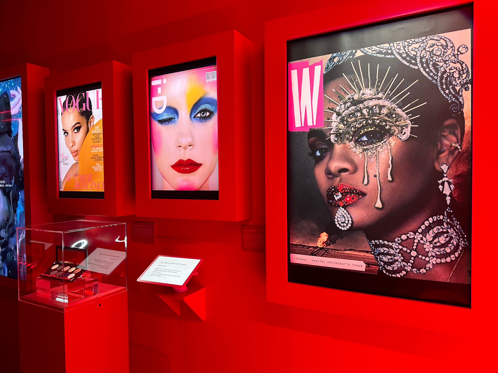 Display of editorial magazine colors on a digital screen