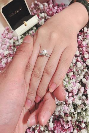 Nhẫn kim cương nữ cầu hôn có ý nghĩa quan trọng và sâu sắc