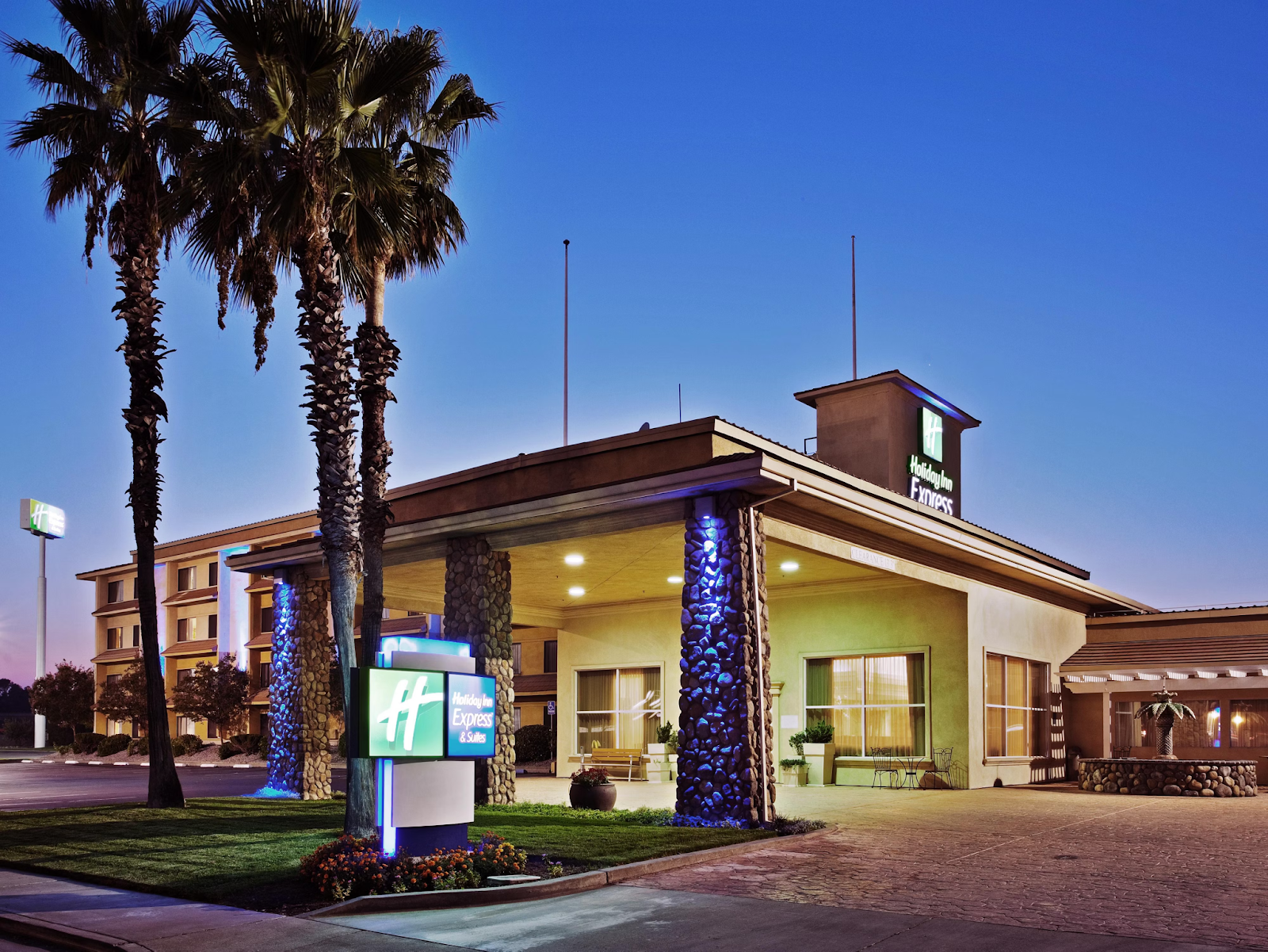 Holiday Inn Express & Suites Corning, an IHG Hotel