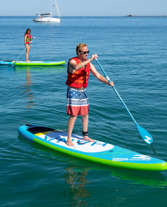 Paddle vert et bleu en mer