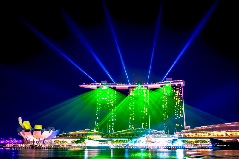 Chương trình biểu diễn ánh sáng của Marina Bay Sands từ công viên Merlion
