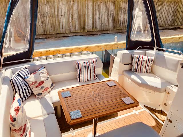 Norfolk broads day boat hire Norwich isn't complete without hiring a picnic boat. Doesn't matter if it's your 1st or 10th, you'll still end up hiring a picnic boat from norwich