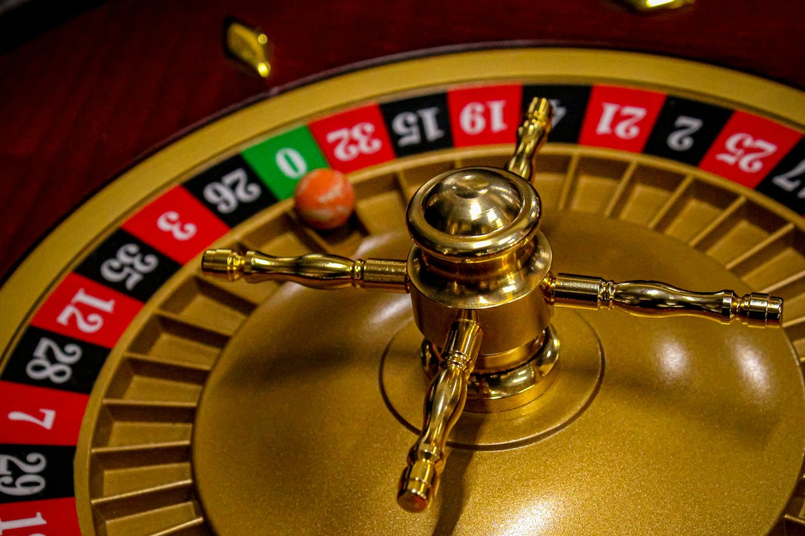 What rules should I follow when playing roulette?