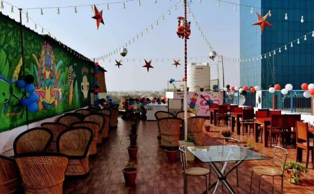 Downtown Cafe Lounge & Rooftop- Cafe in Malviya Nagar