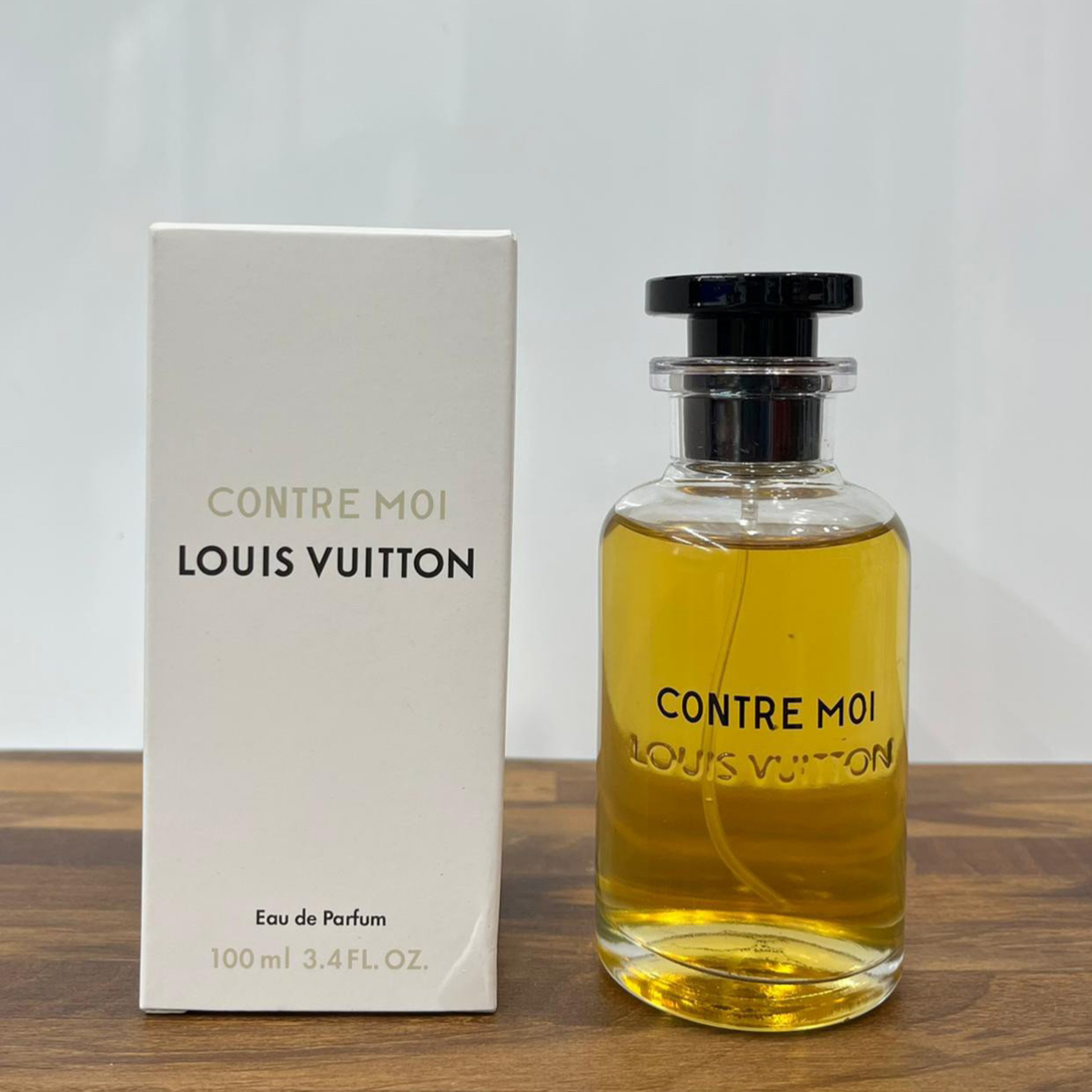 Nước hoa Louis Vuitton Contre Moi nổi bật với độ lưu hương và tỏa hương tốt
