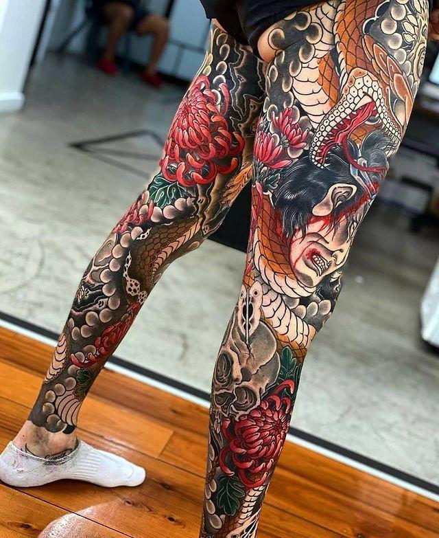 Japanese Tattoos en Instagram: “Leg sleeve by @ryanussher 🤩 Follow us for  more japanese inspired tattoos 🙏 . . . … | รอยสักที่ขา, ลายสักญี่ปุ่น,  รอยสักแบบดั้งเดิม