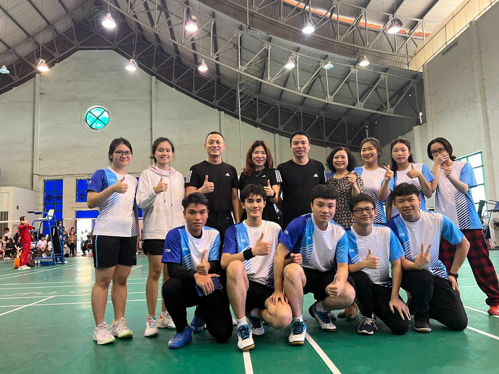 Đội tuyển dự thi Giải cầu lông học sinh THPT cấp tỉnh năm học 2022-2023 của Chuyên Nguyễn Trãi