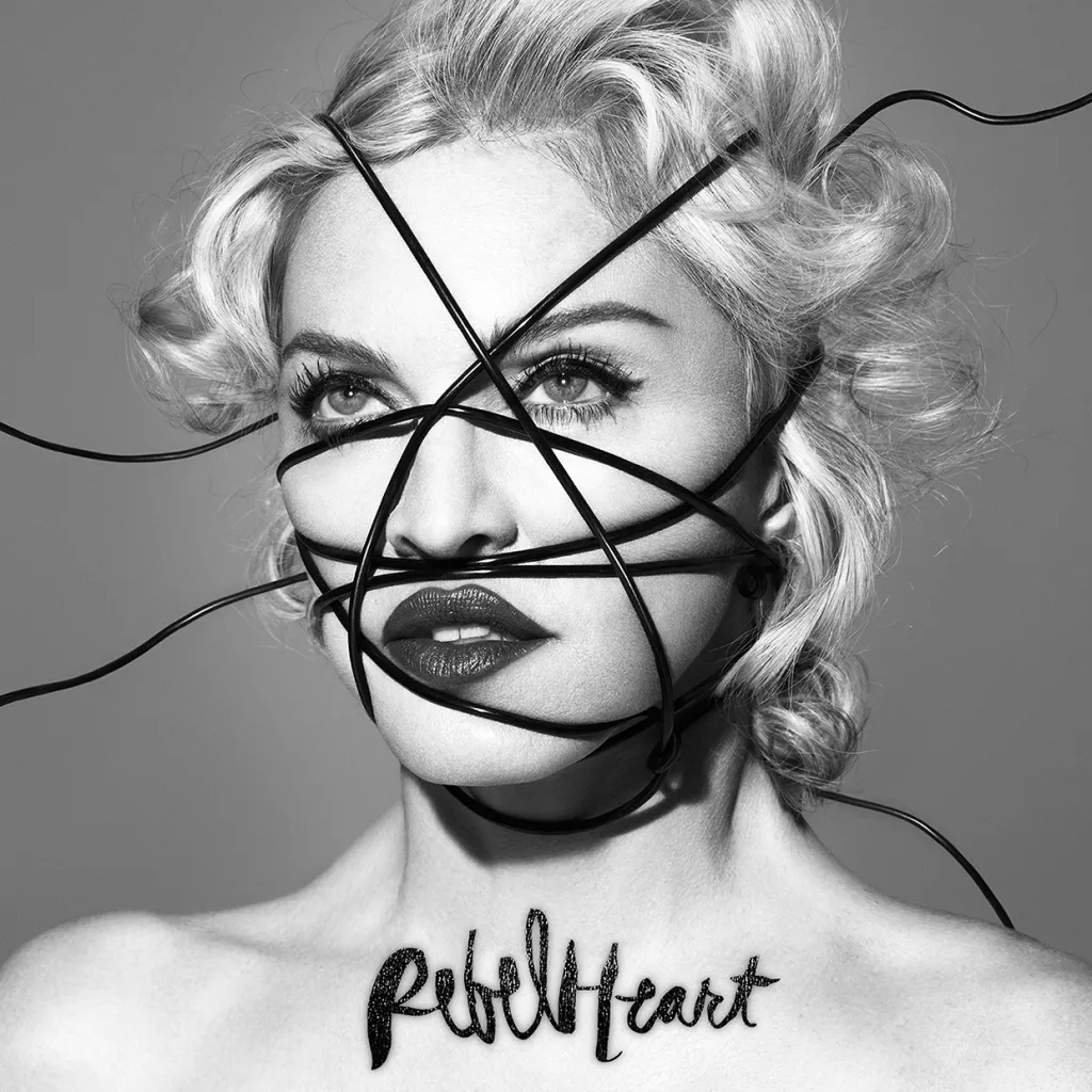 ‘Rebel Heart’ (2015) - capa ranqueada em 9º lugar