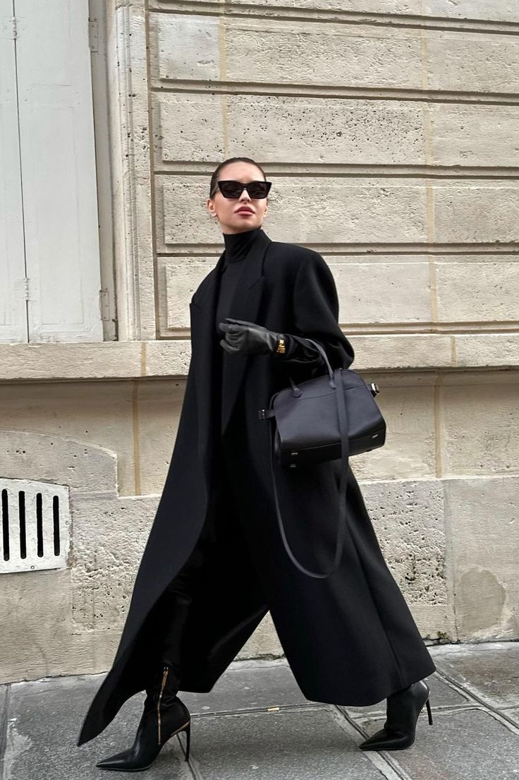 Quiet Luxury Colors: Picture of a lady rocking a  monochromatic black look