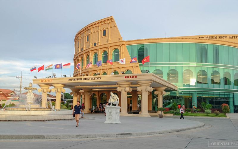 Bên ngoài sân khấu Colosseum Show