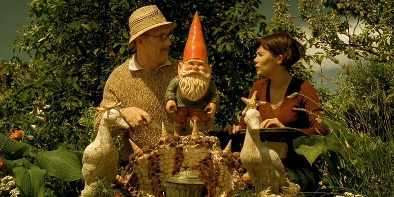 Scene with gnome and Amelie's father in Amelie