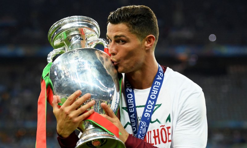 Top 10 tiền đạo xuất sắc nhất lịch sử Euro - Ronaldo lại có tên