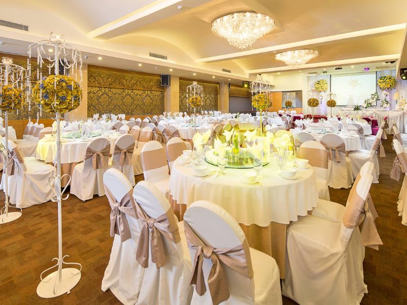 Bách Việt phù hợp với những tiệc cưới nhỏ đến trung bình vì mang lại sự gần gũi