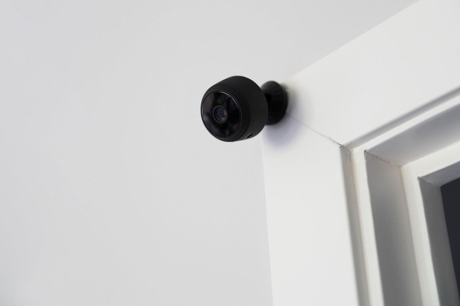 A camera attached to a door
                                                                                                                            Description automatically generated