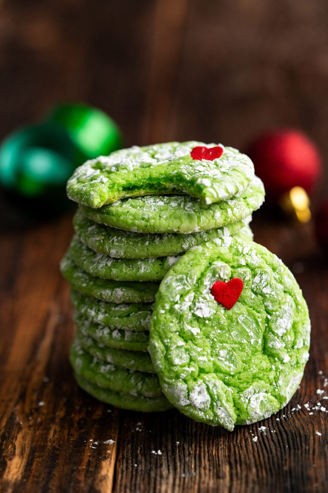 grinch sugar cookies witih powdered sugar 