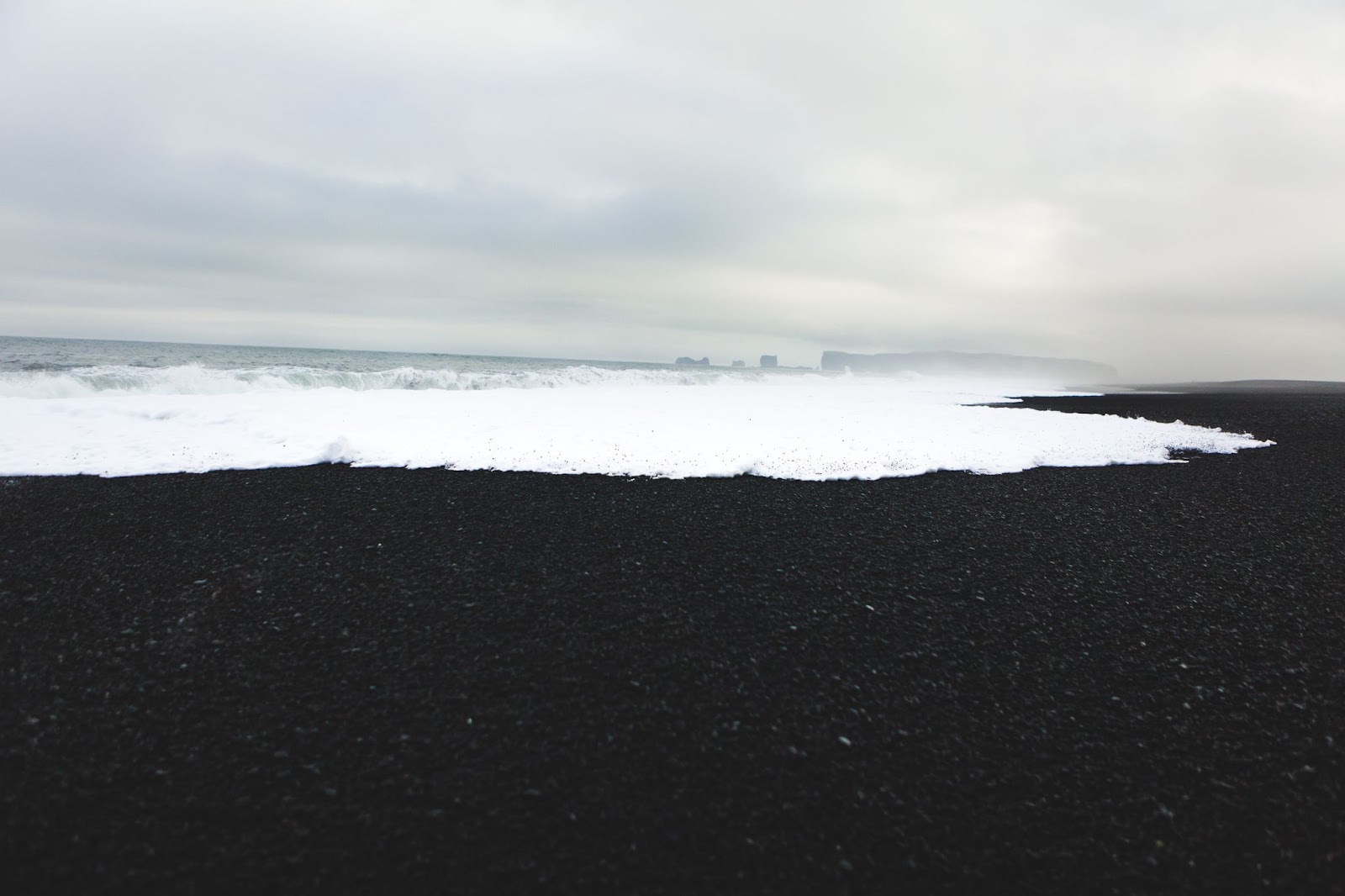 plage sable noir en Martinique 