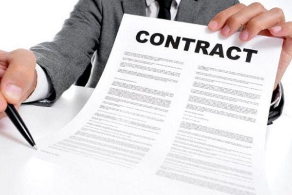 Đọc kỹ và hiểu rõ các điều khoản trong hợp đồng trước khi ký kết