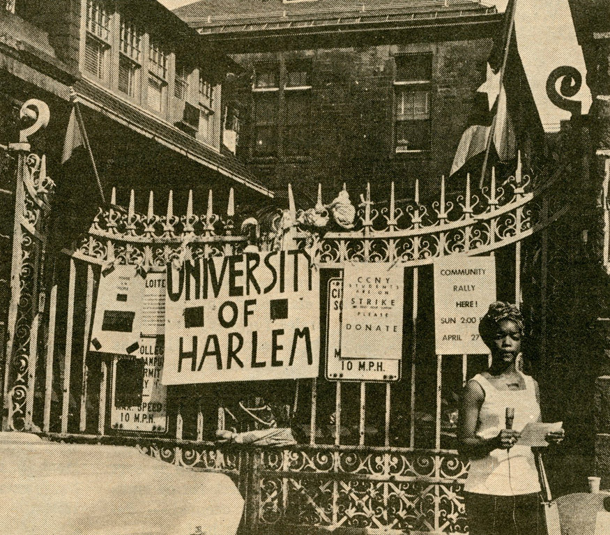 Imagen en blanco y negro de la ocupación de CCNY en 1969.