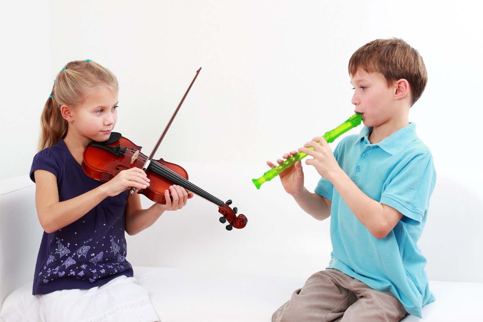 Музыкальные инструменты для детей. Игра на музыкальных инструментах. Дети играют на музыкальных инструментах. Занятия на музыкальных инструментах. Музыка для мальчиков детские