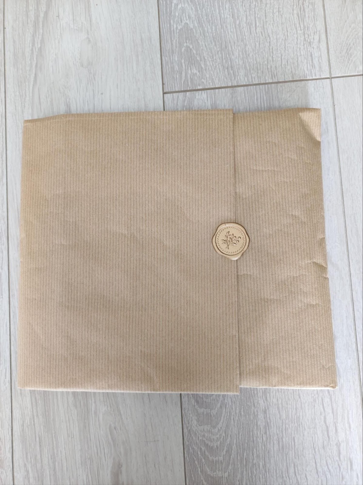 簡単術③：包装紙でたとう包み