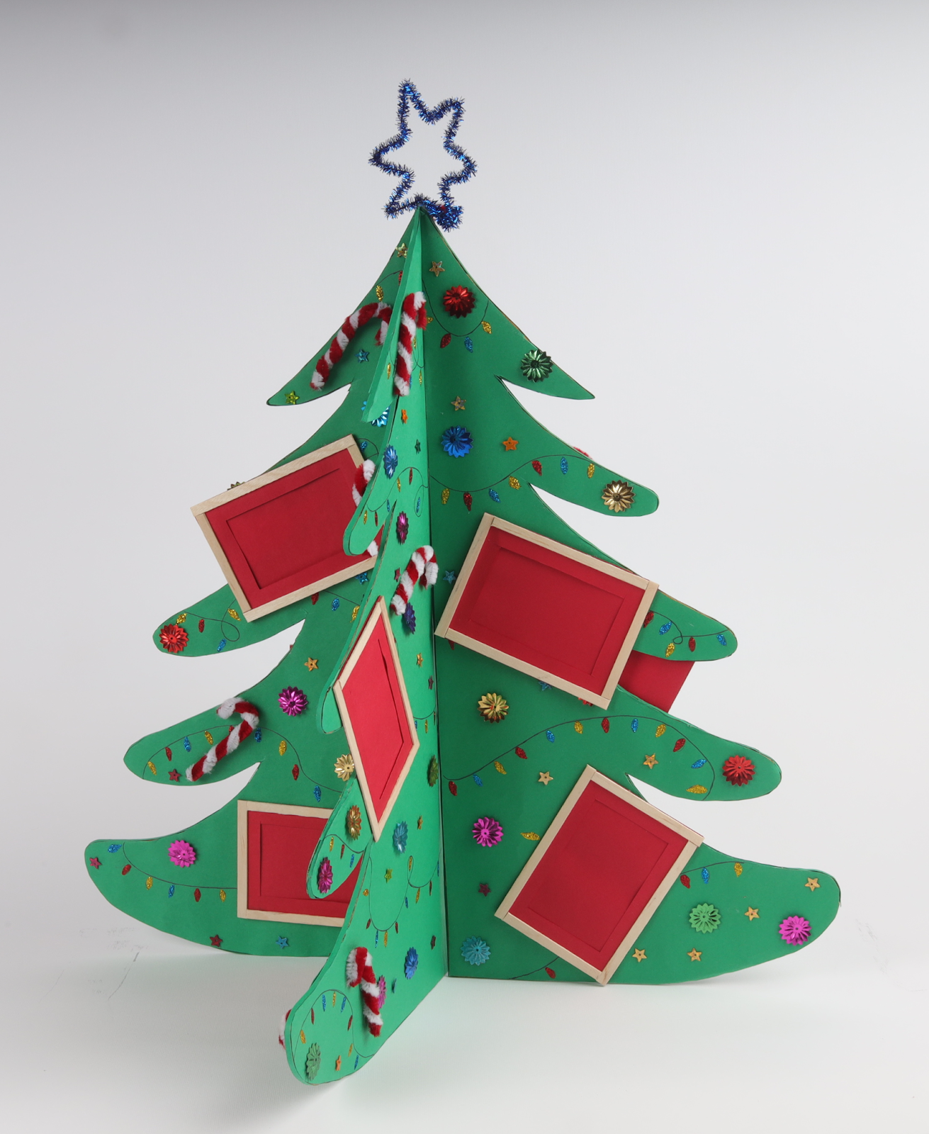 Learn Christmas Tree-Themed Polaroid Paper Crafts for Kids