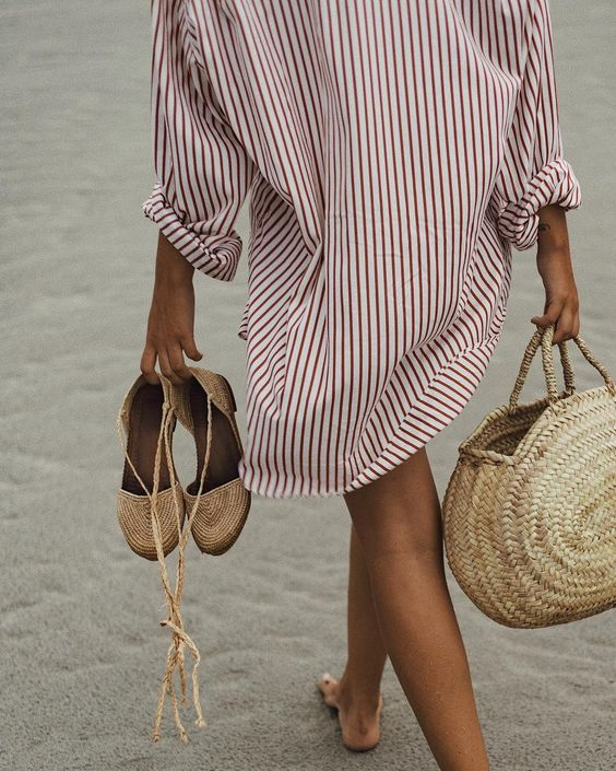 Santai dan Stylish Rekomendasi Outfit Buat di Pantai!