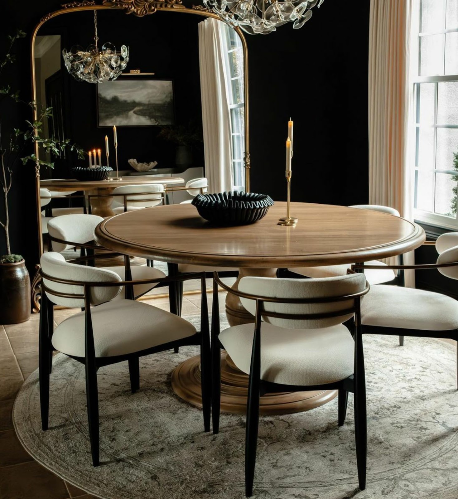 Artsy Round Dining Table Corners