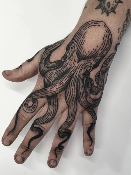 Picture of the hand tattoo with an octopus tat design